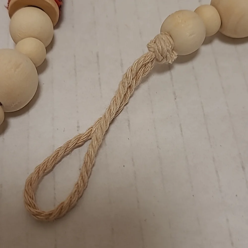 NWOT Holiday Time Natural Wood and Plaid Bead Garland